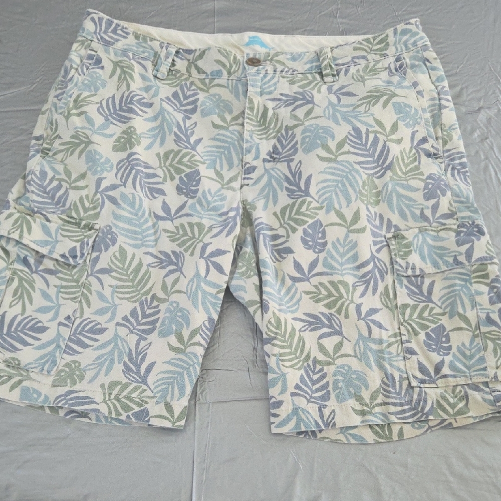 Tommy Bahama White Cargo Shorts with Blue and Green Leaf Print Size 34
